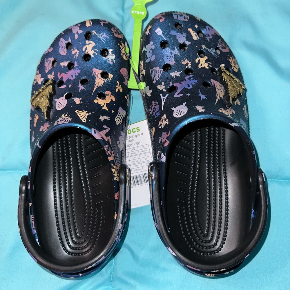 NWT Walt Disney World 50 Crocs